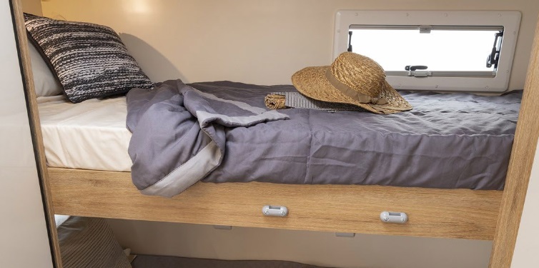 Letto per la cabina di guida nel camper 